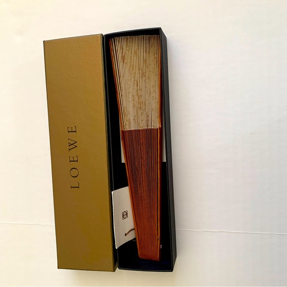 LOEWE BRAND. Folding fan. Brown wood, made in Spain. Authentic Luxury item! - Picture 4 of 6